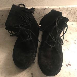 Minnetonka Moccasin Boots Black